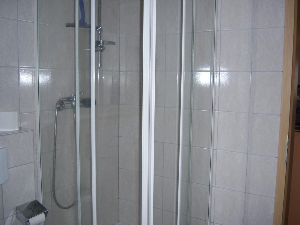Gaestehaus Katharina Apartamento Müllenbach Quarto foto